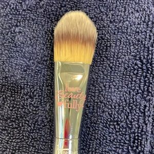 It Cosmetics for Ulta flawless foundation brush